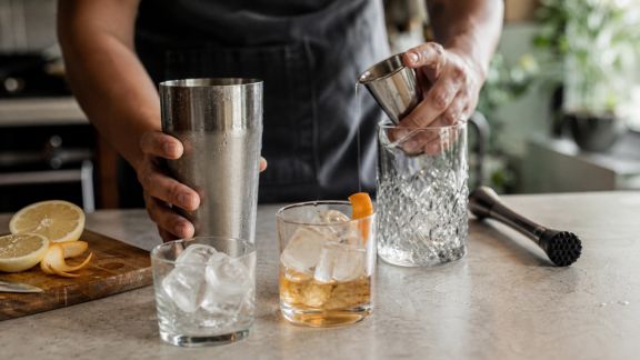 Bien débuter en mixologie : les erreurs à éviter pour vos premiers cocktails