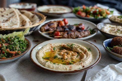 Plats incontournables du Proche-Orient : idées pour un menu complet et convivial