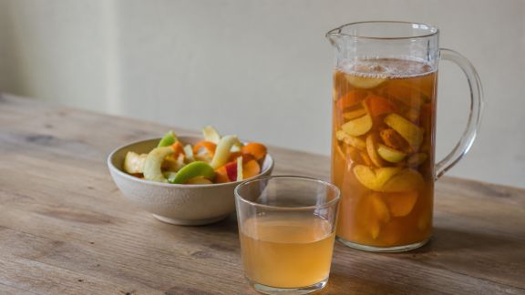 Réduire le gaspillage : recycler les épluchures en boissons savoureuses