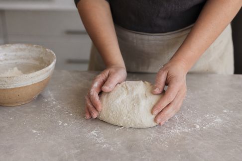 Préparer une pâte à pizza sans gluten : astuces et réussites