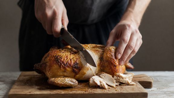 Comment découper un poulet rôti sans gaspiller de viande
