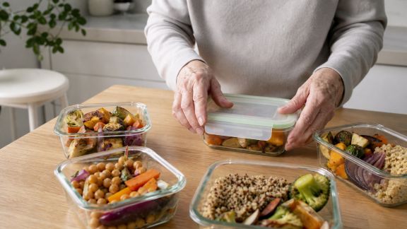 Batch cooking pour seniors : conseils pratiques et recettes adaptées