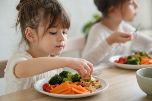 Comment faire aimer les repas végétariens aux enfants : conseils et recettes