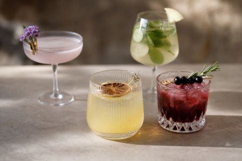 Comment décorer et présenter vos cocktails comme un pro