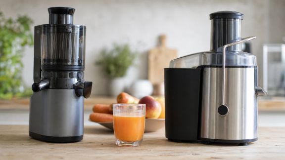 Extracteurs de jus ou centrifugeuses : lequel s’adapte le mieux à votre routine santé ?
