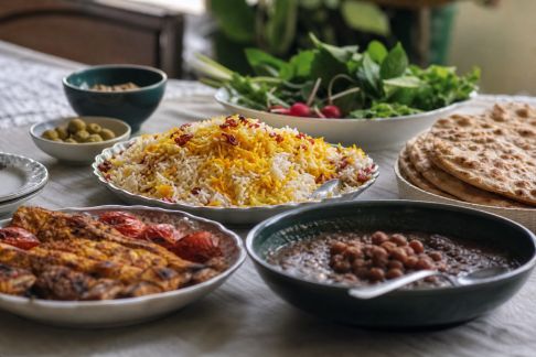 Entrer dans la cuisine iranienne : plats de partage et conseils d’organisation des repas