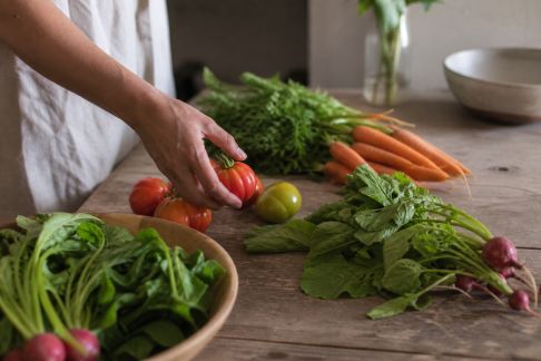 Cuisiner local et végétarien : astuces pour profiter des producteurs près de chez soi