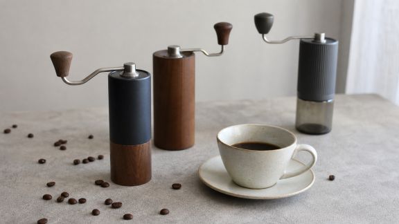 Tests de moulins à café manuels : praticité et résultat en tasse