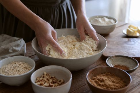 Secrets d’une pâte à crumble parfaite : astuces pour varier les saveurs