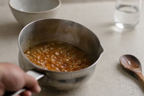 Maîtriser la caramélisation pour divers desserts : erreurs à éviter et bonnes pratiques